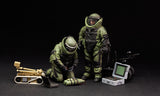 Meng Military Models 1/35 US Explosive Ordnance Disposal Specialists & Robots Kit