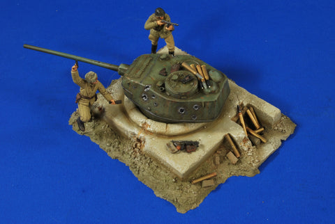 Verlinden Productions 1/35 German T34 Turret Bunker w/2 Figures, Base & Accessories Kit