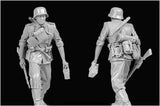 Corsar Rex 1/35 WWII German Soldier Wehrmacht Walking Holding Gun & Equipment Resin Kit