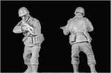 Corsar Rex 1/35 WWII US Soldier Infantryman Standing Wearing Supply Belt & Aiming Machine Gun Resin Kit