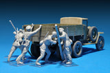 MiniArt Military Models 1/35 Pushing Truck Posed Soviet Soldiers (5) Kit