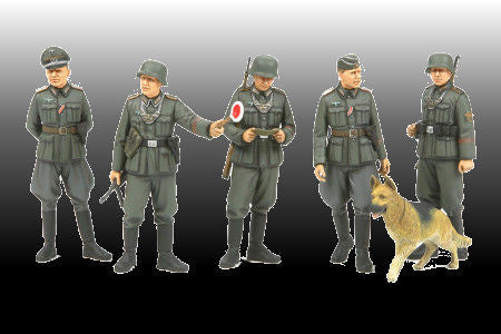 Tamiya Military 1/35 WWII German Field Police (5 w/Dog) Kit