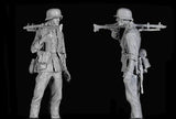 Corsar Rex 1/48 WWII German Soldier Wehrmacht Standing w/Gun Slung on Shoulder & Ammo Resin Kit