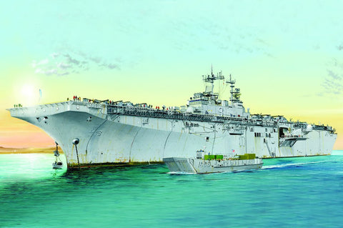 Hobby Boss Model Ships 1/700 USS Kearsarge LHD-3 Kit