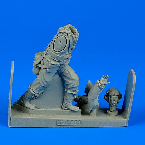 Aerobonus Details 1/32 WWII RAF Fighter Pilot (Standing as Pushing) Kit