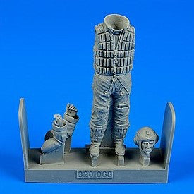 Aerobonus Details 1/32 WWII German Luftwaffe Pilot w/Life Jacket (Standing) Kit