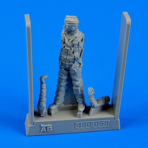 Aerobonus Details 1/48 USAF Fighter Pilot Vietnam War 1960-75 (Standing, No Helmet)