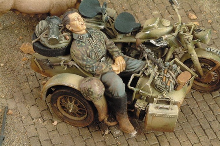 Royal Model 1/35 WWII Waffen SS Grenadier Sleeping Resin Kit