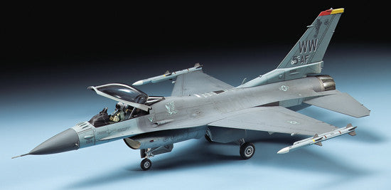 Tamiya Aircraft 1/72 F16 CJ Block 50 Fighting Falcon Fighter Kit