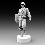 Royal Model 1/35 Universal Soldier w/Shield (Resin) Kit