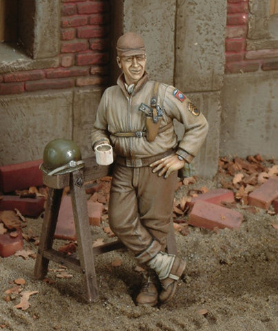 Royal Model 1/35 WWII US Soldier at Break w/Mug Resin Kit